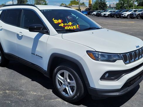 Used 2024 Jeep Compass Latitude AWD/4WD image 2