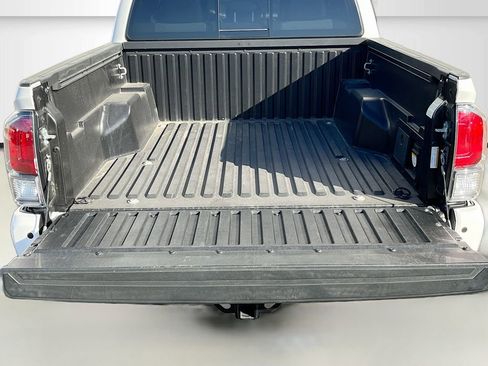 Used 2022 Toyota Tacoma TRD Off-Road w/ Technology Package image 25