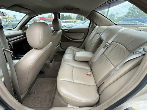 Used 2002 Chrysler Sebring LXi image 17