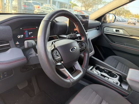 Used 2025 Ford Explorer ST-Line image 7