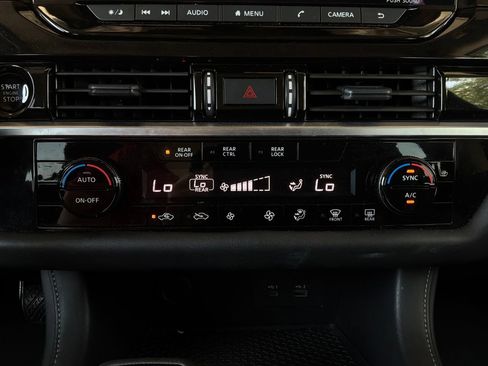 Used 2025 Nissan Pathfinder SV FWD image 28