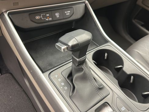 Used 2025 Kia Carnival FWD image 21