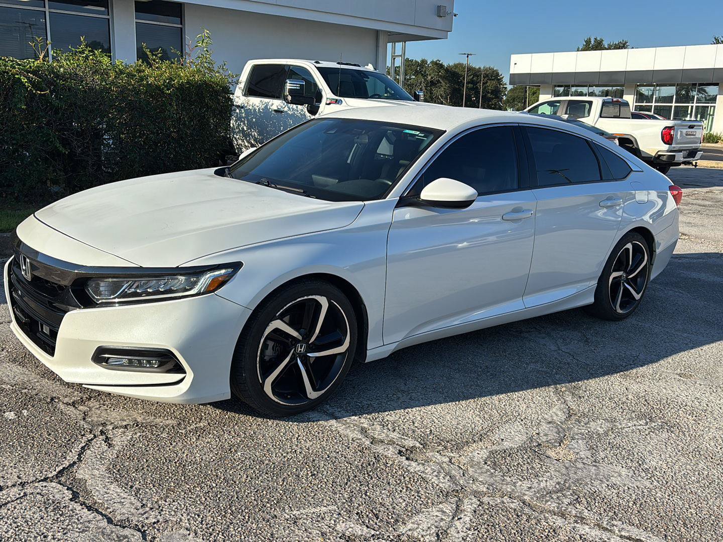 Used 2018 Honda Accord Sport image 3