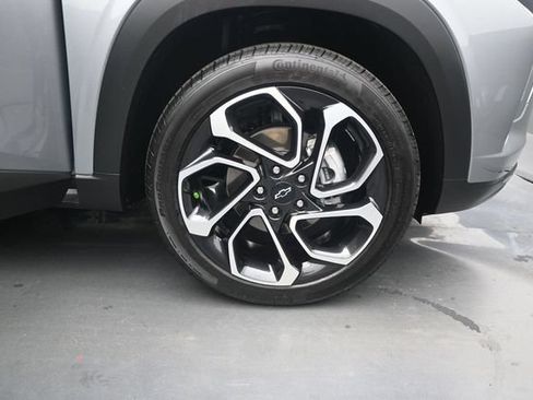 Used 2026 Chevrolet Trax RS w/ Sunroof Package FWD image 17