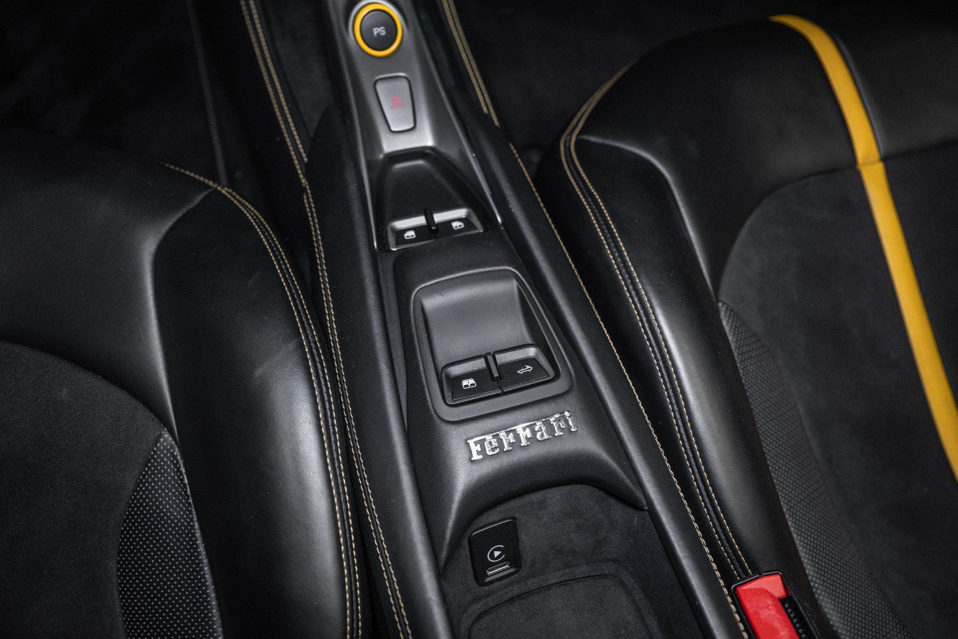 Used 2023 Ferrari F8 Tributo RWD image 38