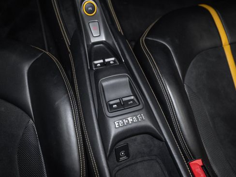 Used 2023 Ferrari F8 Tributo RWD image 38
