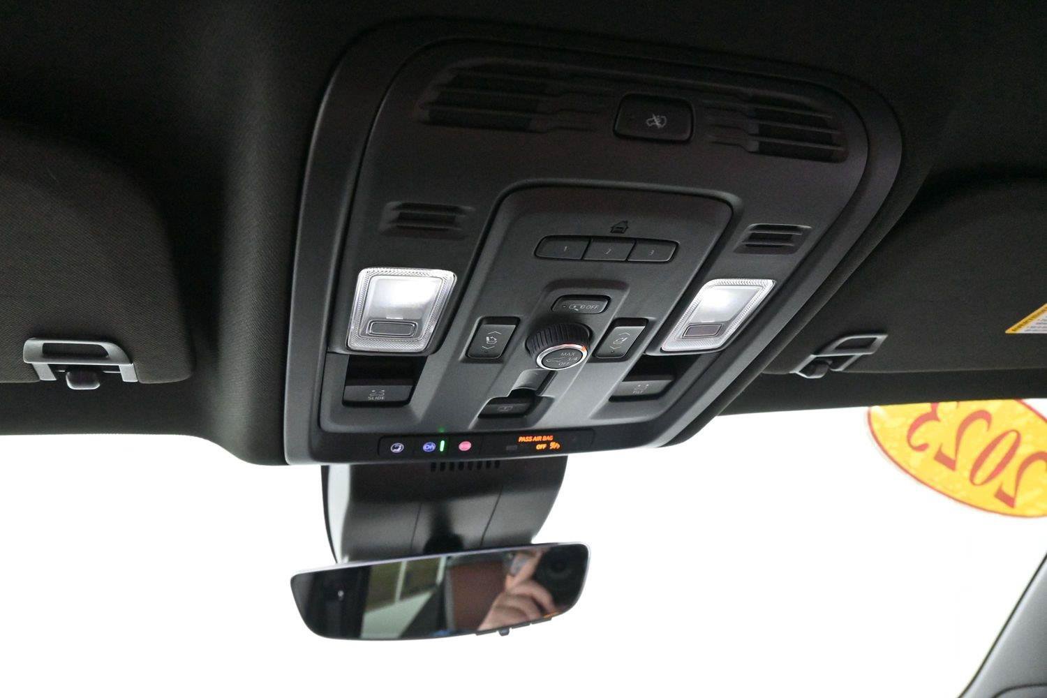 Used 2023 GMC Yukon Denali Ultimate AWD/4WD image 37