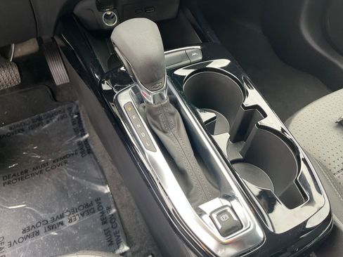 Used 2025 Chevrolet Trax LT image 41