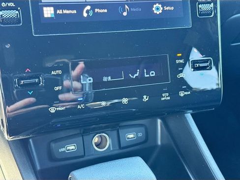 Used 2024 Hyundai Santa Cruz SEL image 16