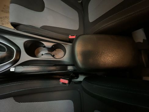 Used 2019 Hyundai Veloster 2.0 FWD image 25