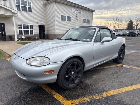 Used 1999 MAZDA MX-5 Miata image 2
