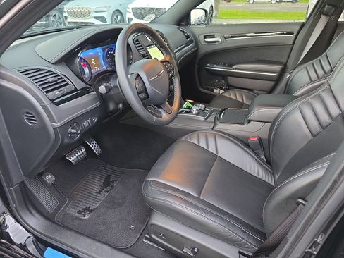 Used 2023 Chrysler 300 C RWD image 10