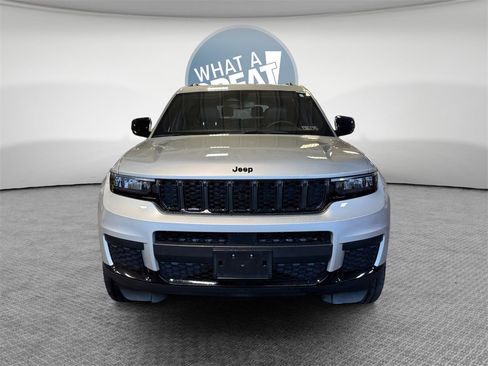 Used 2023 Jeep Grand Cherokee L Altitude image 9