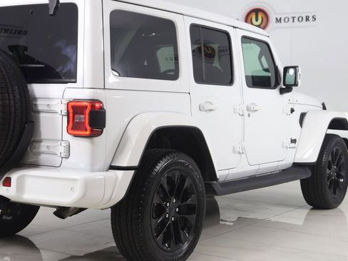 Used 2022 Jeep Wrangler Unlimited Sahara AWD/4WD image 43
