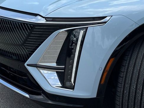 Used 2024 Cadillac Lyriq Luxury AWD/4WD image 9