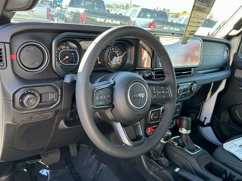 New 2025 Jeep Wrangler Unlimited Rubicon w/ Technology Group AWD/4WD image 17