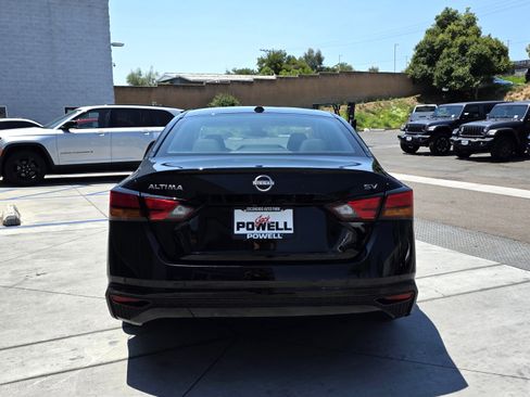 Used 2024 Nissan Altima 2.5 SV image 4