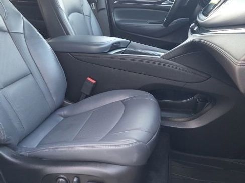 Used 2023 Buick Enclave Essence image 24