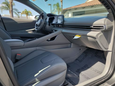 Certified 2025 Hyundai Elantra Sport FWD image 22