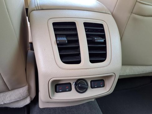 Used 2013 Ford Taurus Limited FWD image 8