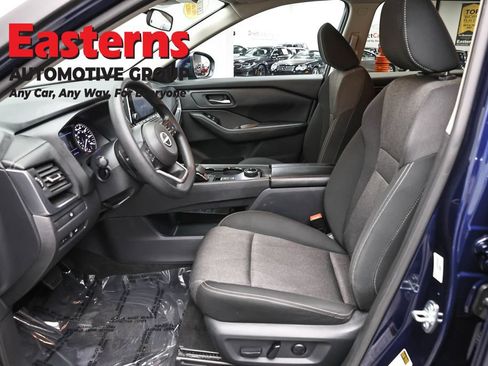 Used 2024 Nissan Rogue SV AWD/4WD image 13