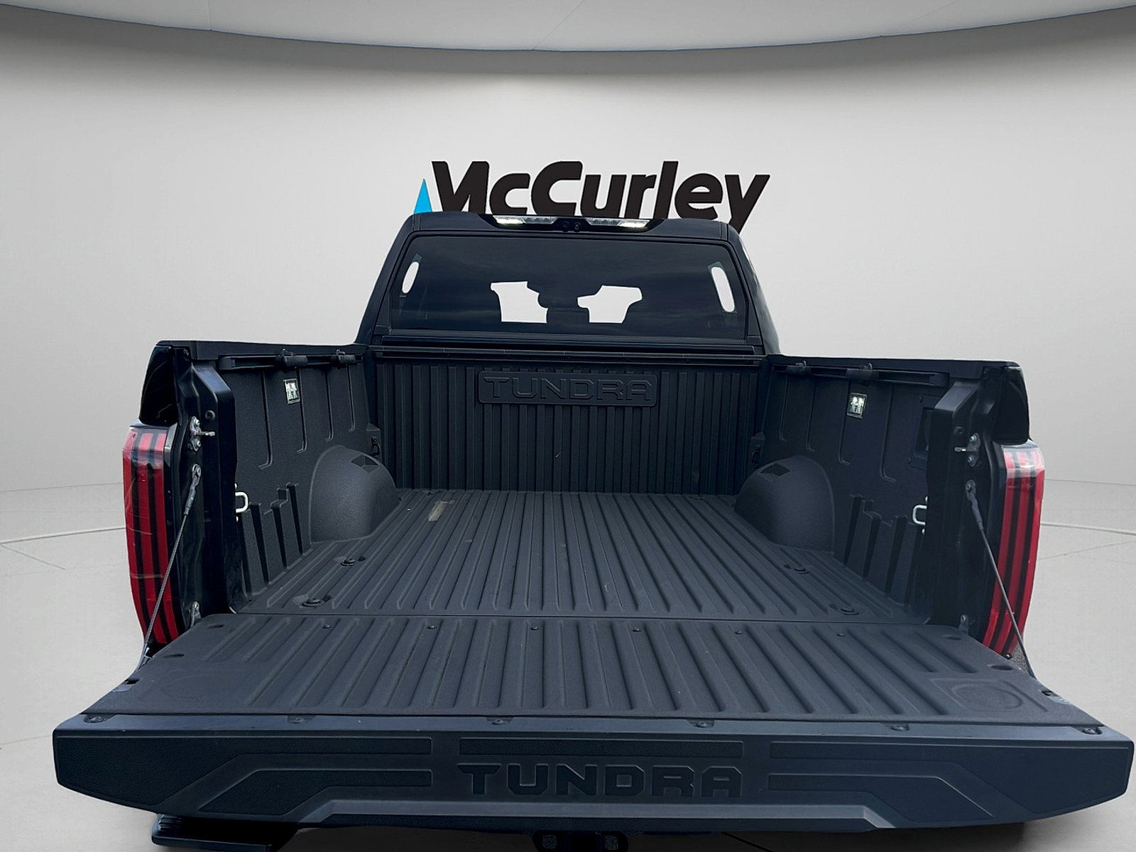 Used 2024 Toyota Tundra Limited AWD/4WD image 29