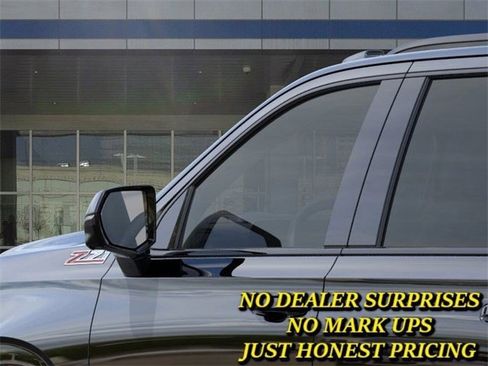 New 2026 Chevrolet Suburban Z71 image 12