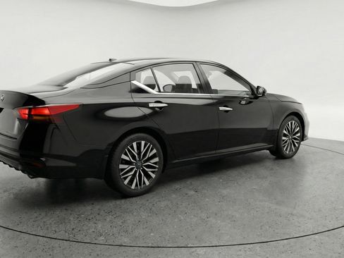 Used 2025 Nissan Altima 2.5 SV image 9