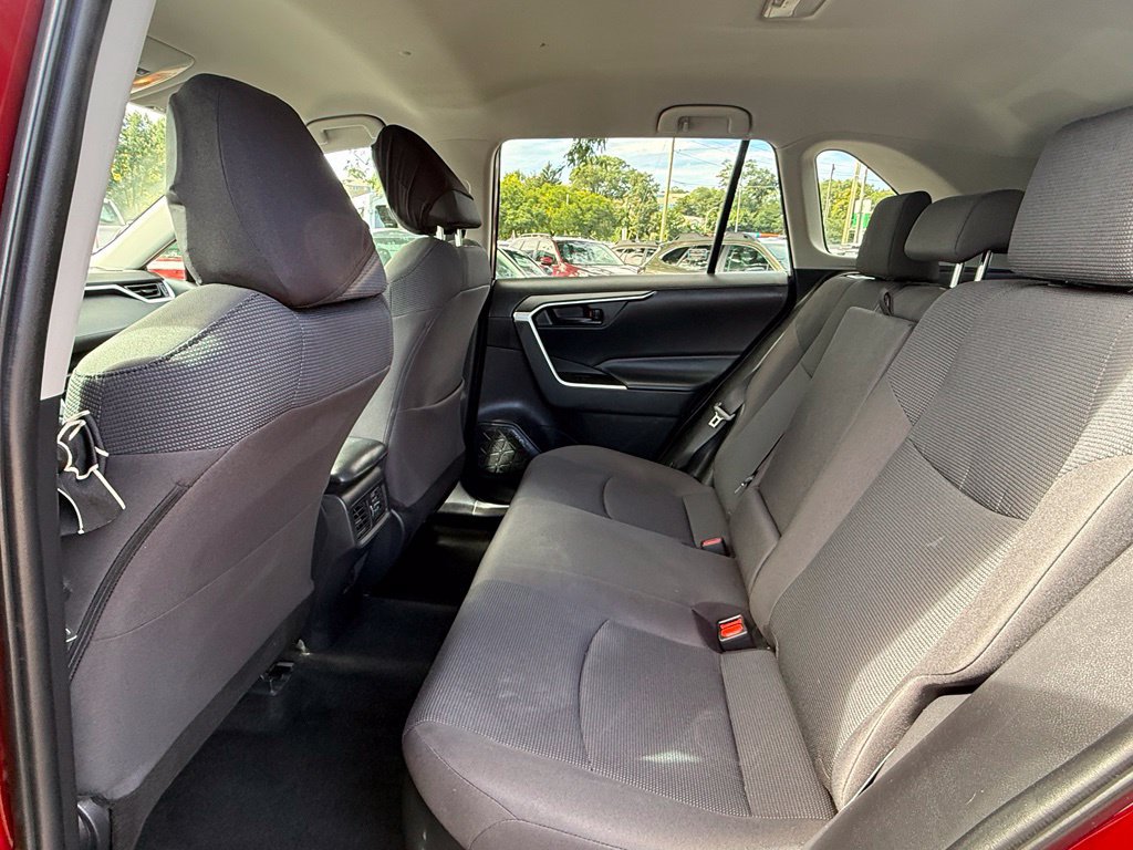 Used 2021 Toyota RAV4 LE AWD/4WD image 23