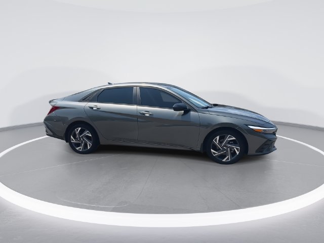 Certified 2025 Hyundai Elantra Sport FWD image 9