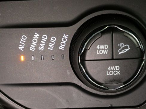 Used 2023 Jeep Renegade Trailhawk w/ Trailhawk Elite Group image 21