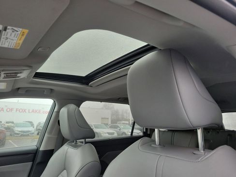 Used 2024 Toyota Highlander XLE AWD/4WD image 17