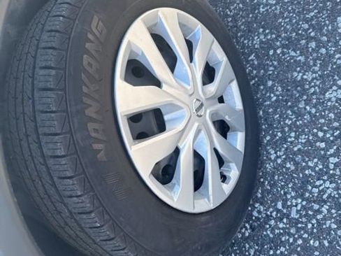 Used 2016 Nissan Rogue S image 22