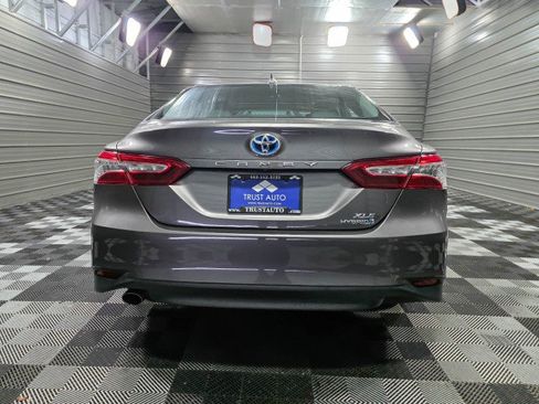 Used 2019 Toyota Camry XLE image 6