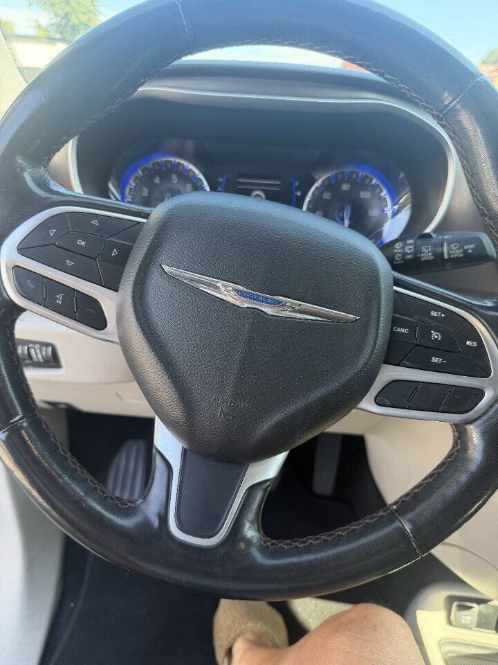 Used 2019 Chrysler Pacifica Touring-L FWD image 7