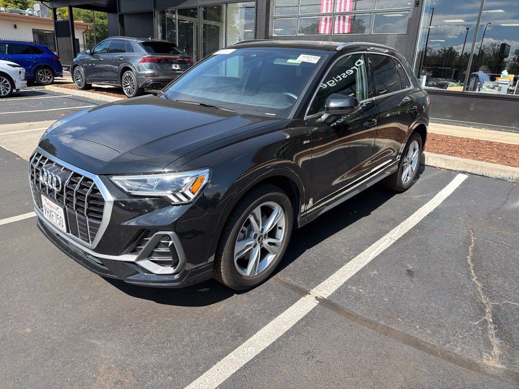 Used 2023 Audi Q3 2.0T Premium Plus w/ Premium Plus Package AWD/4WD image 1