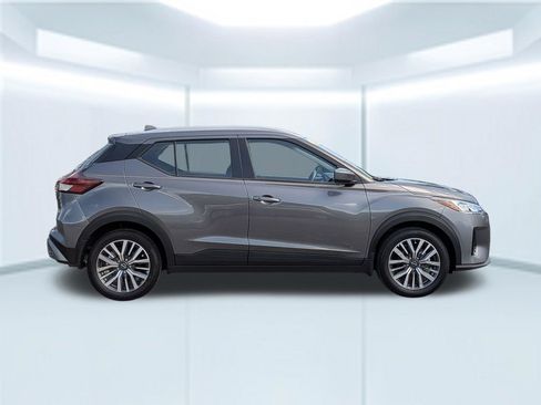 Used 2024 Nissan Kicks SV FWD image 7