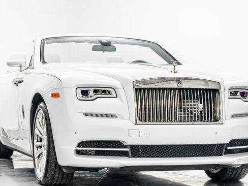 Used 2020 Rolls-Royce Dawn RWD image 3