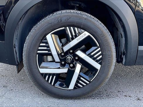 Used 2025 Nissan Kicks SV image 8