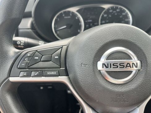 Used 2022 Nissan Versa S FWD image 24