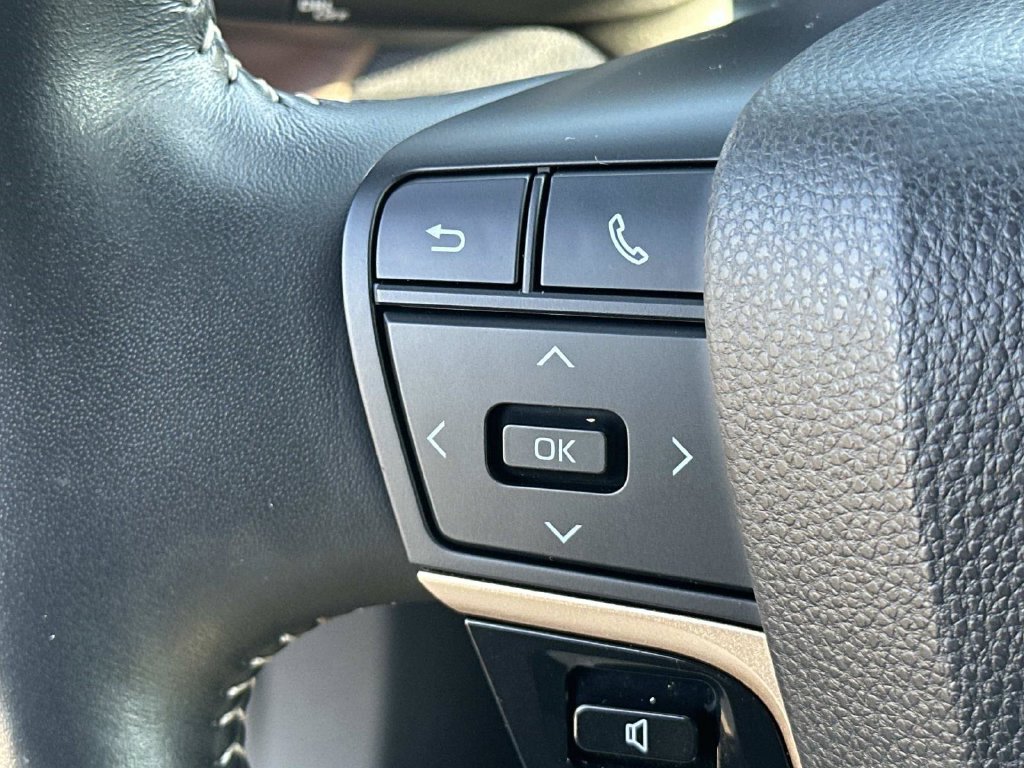 Used 2024 Toyota Crown AWD/4WD image 18