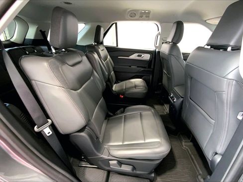 Used 2025 Ford Explorer Active w/ Active Comfort Package RWD image 20