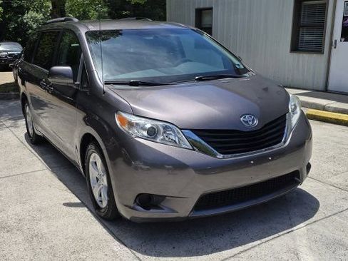 Used 2012 Toyota Sienna LE FWD image 7