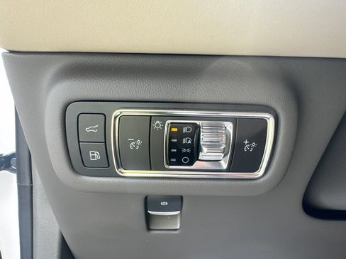 Used 2025 Lincoln Nautilus Premier AWD/4WD image 15