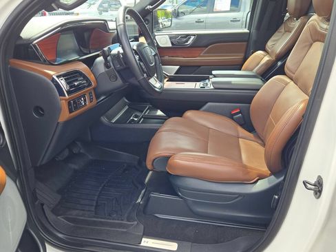 Used 2024 Lincoln Navigator Reserve AWD/4WD image 30