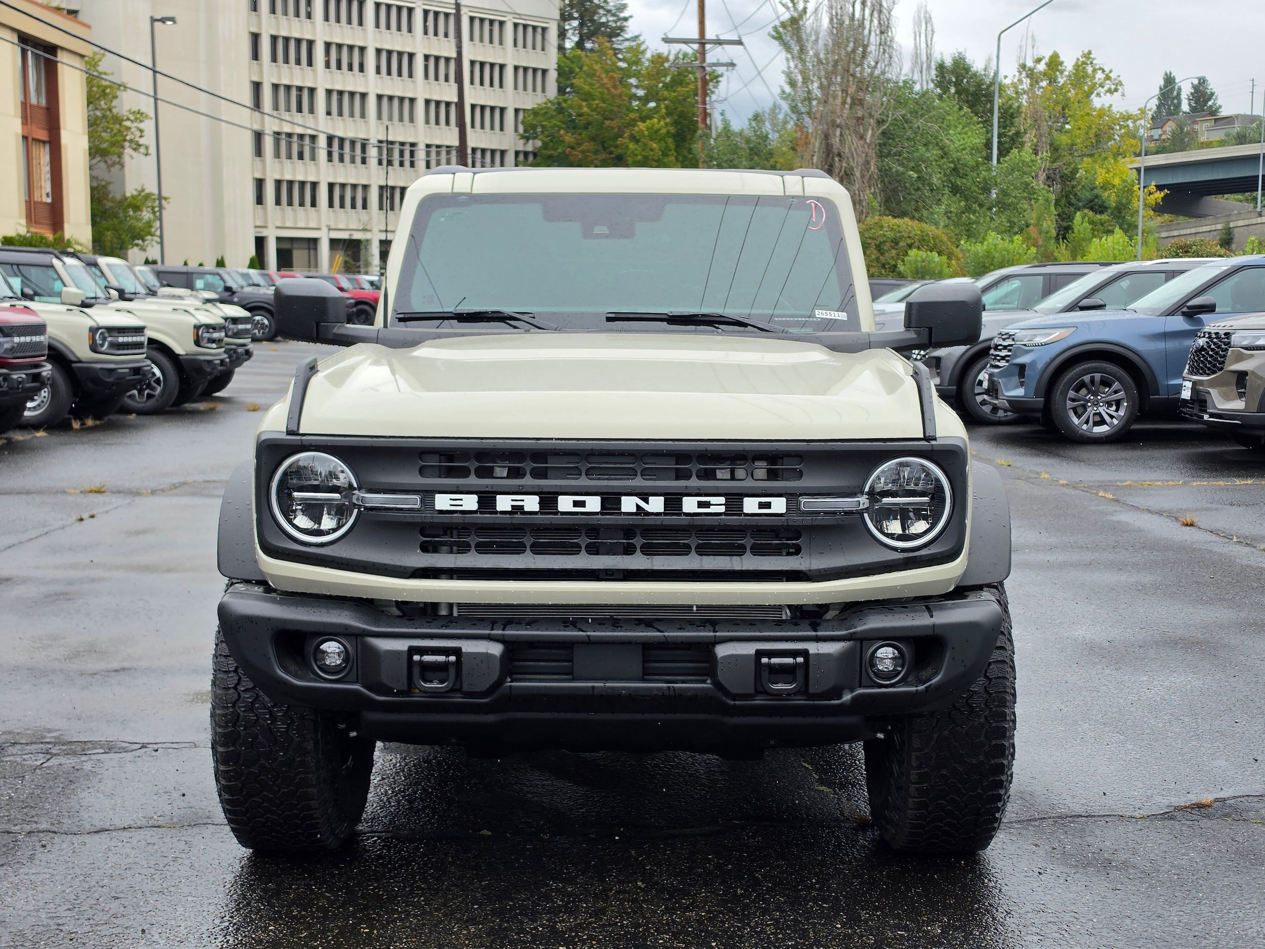 New 2026 Ford Bronco Big Bend w/ Black Diamond Package AWD/4WD image 2