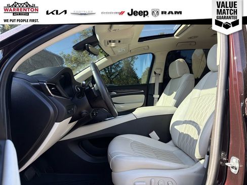 Used 2023 Buick Enclave Avenir w/ Avenir Technology Package AWD/4WD image 12