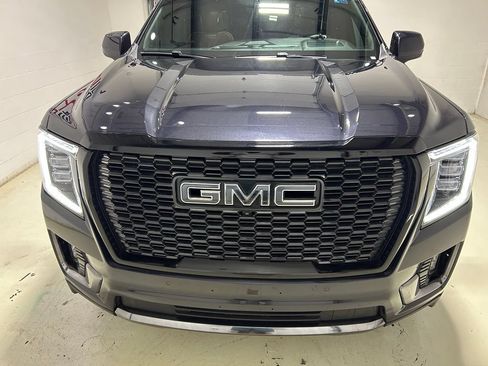 Used 2023 GMC Yukon Denali Ultimate AWD/4WD image 9