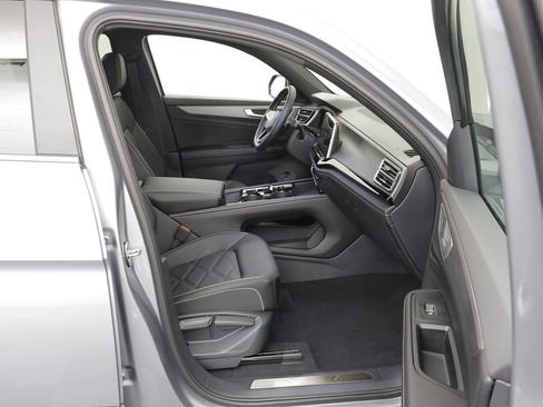 New 2026 Volkswagen Atlas Cross Sport SE w/ Panoramic Sunroof Package image 19
