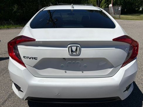 Used 2018 Honda Civic EX image 10